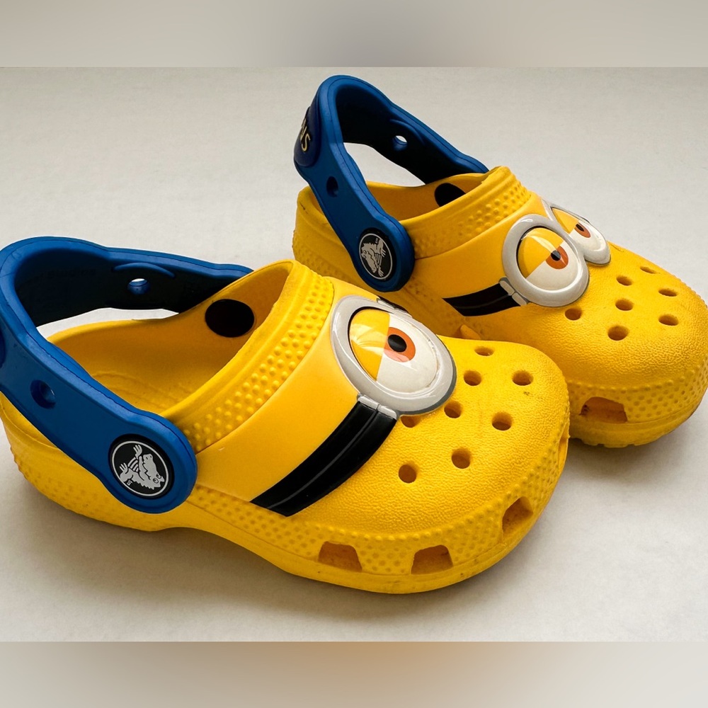Minion crocs